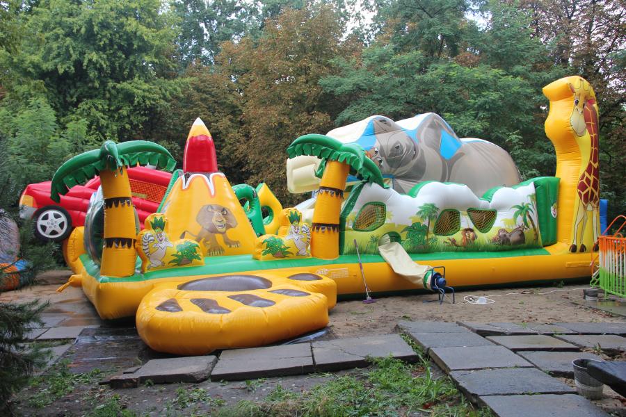 Як відкрити батутними центр?