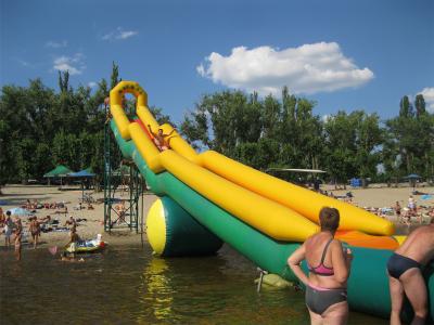 Водные аттракционы и горки